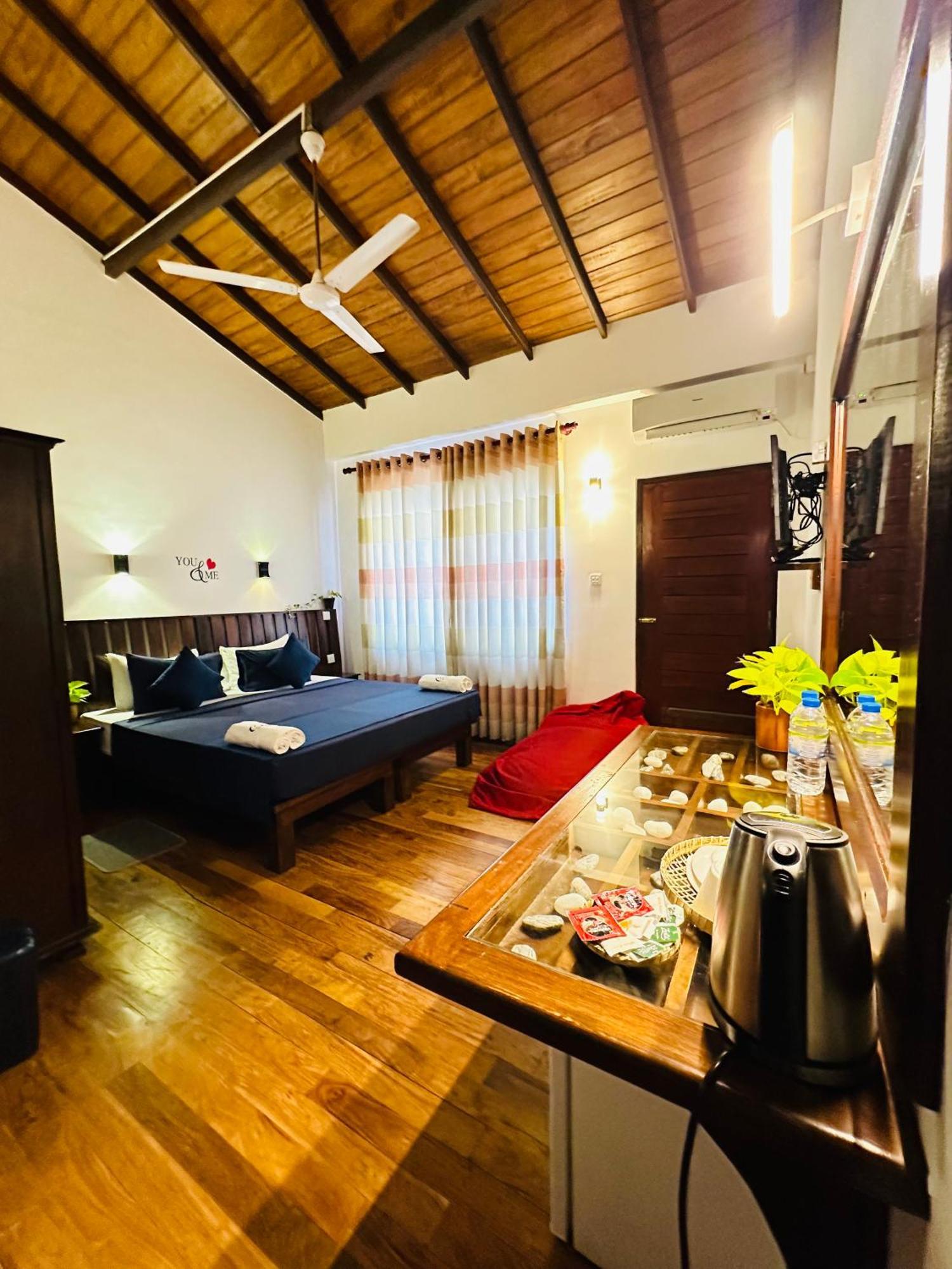 Cozy Sea View Inn Hikkaduwa Esterno foto