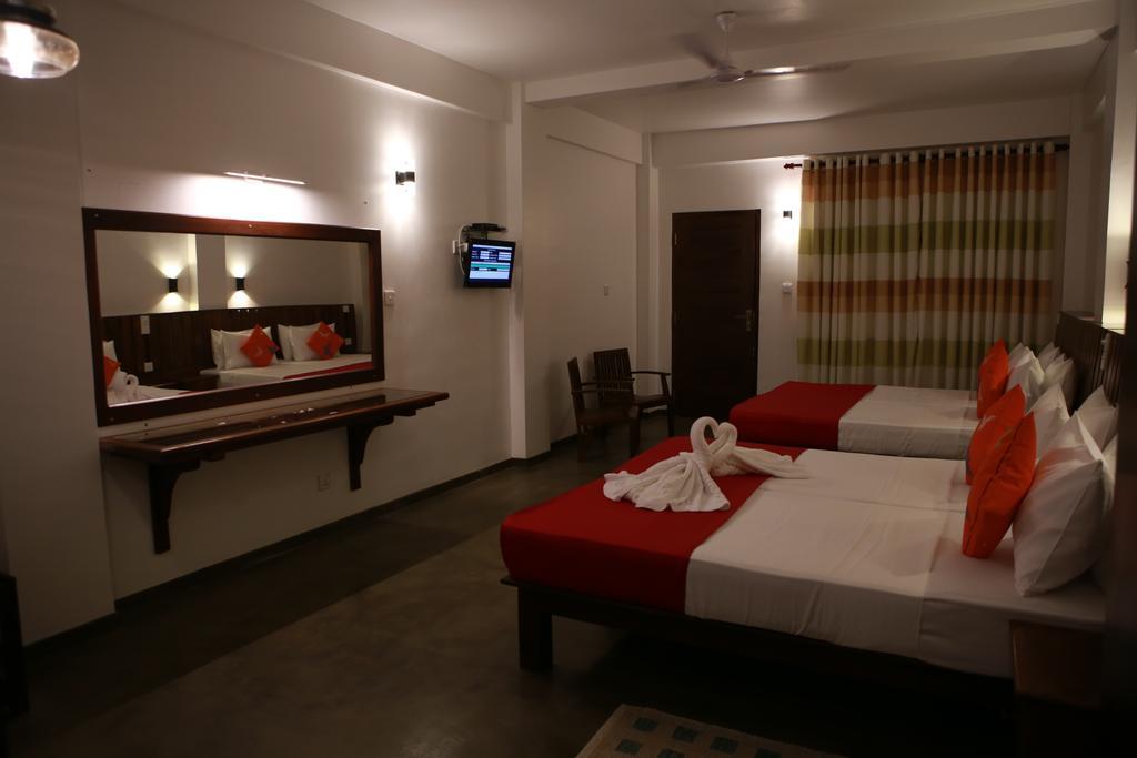 Cozy Sea View Inn Hikkaduwa Esterno foto