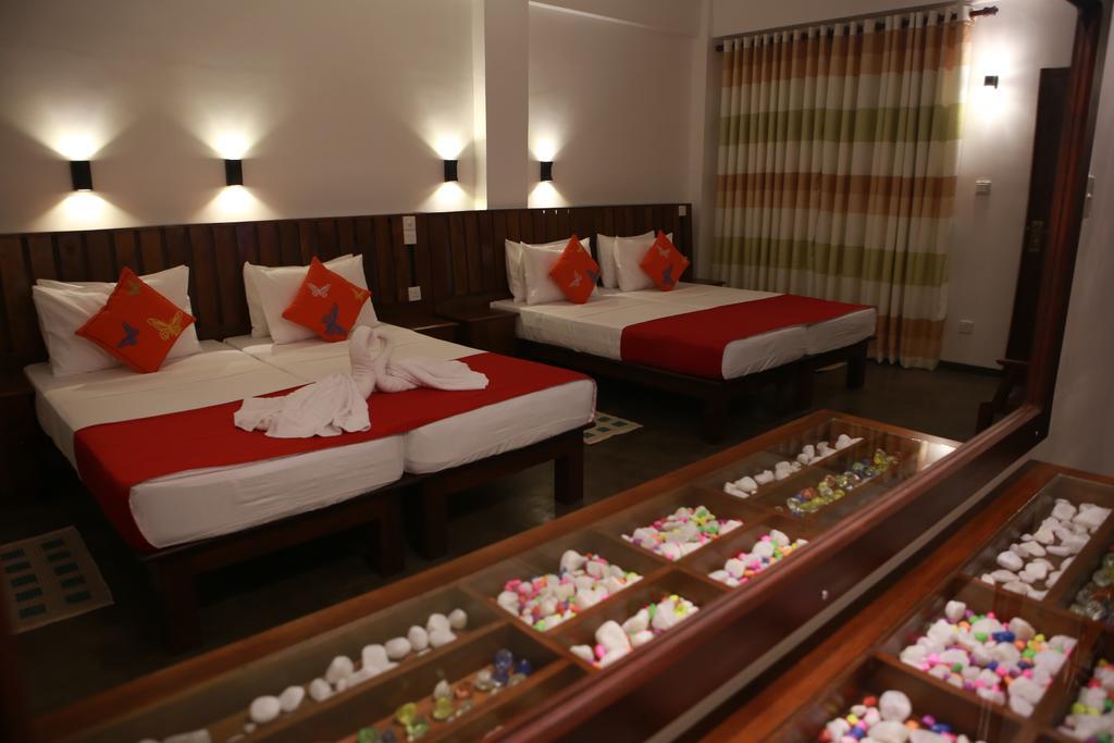 Cozy Sea View Inn Hikkaduwa Esterno foto