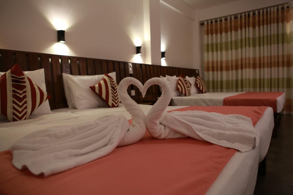 Cozy Sea View Inn Hikkaduwa Esterno foto