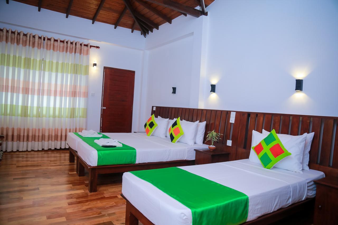 Cozy Sea View Inn Hikkaduwa Esterno foto